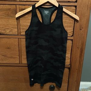Athleta. Momentum Seamless Camo Tank